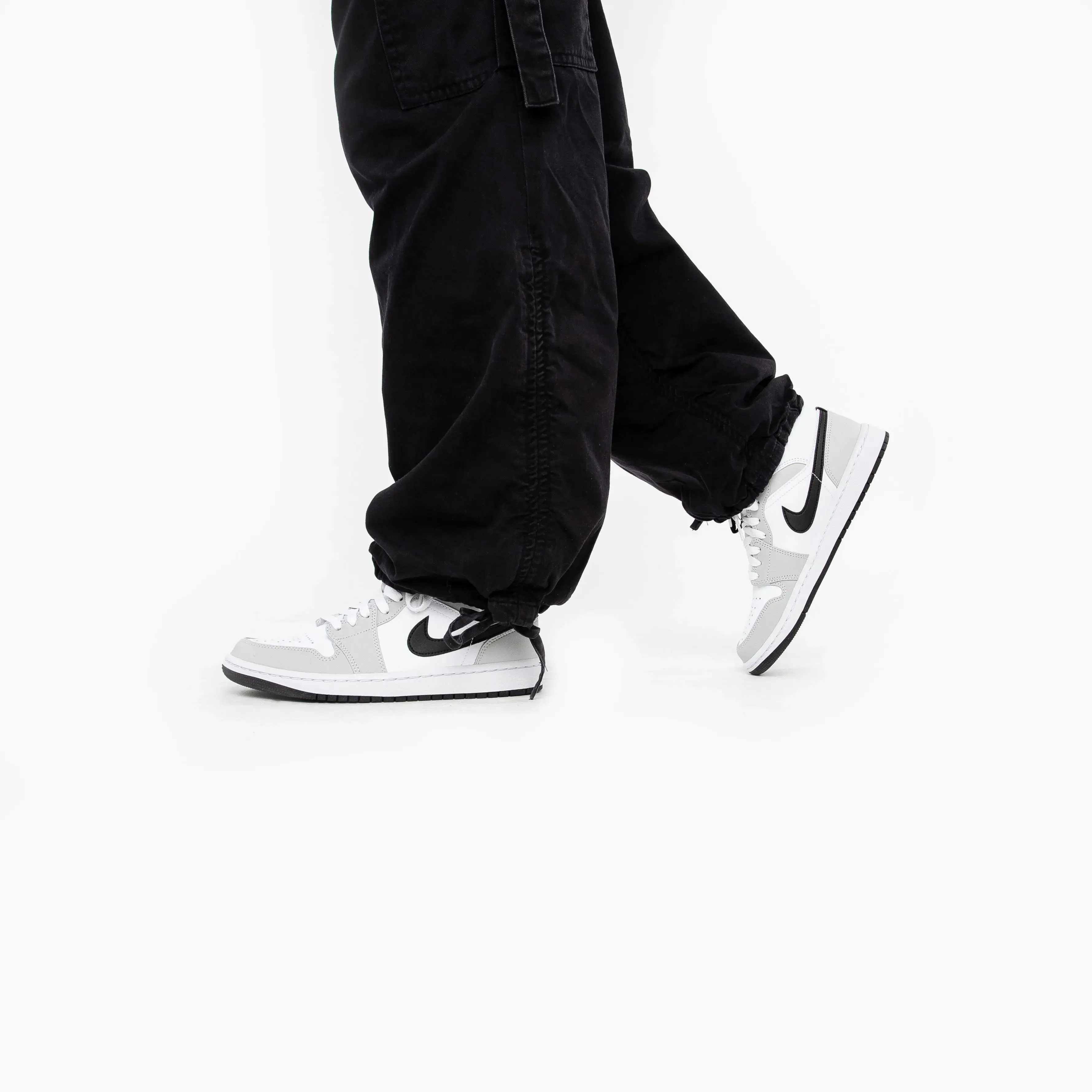 Air Jordan 1 Mid Light Smoke Grey