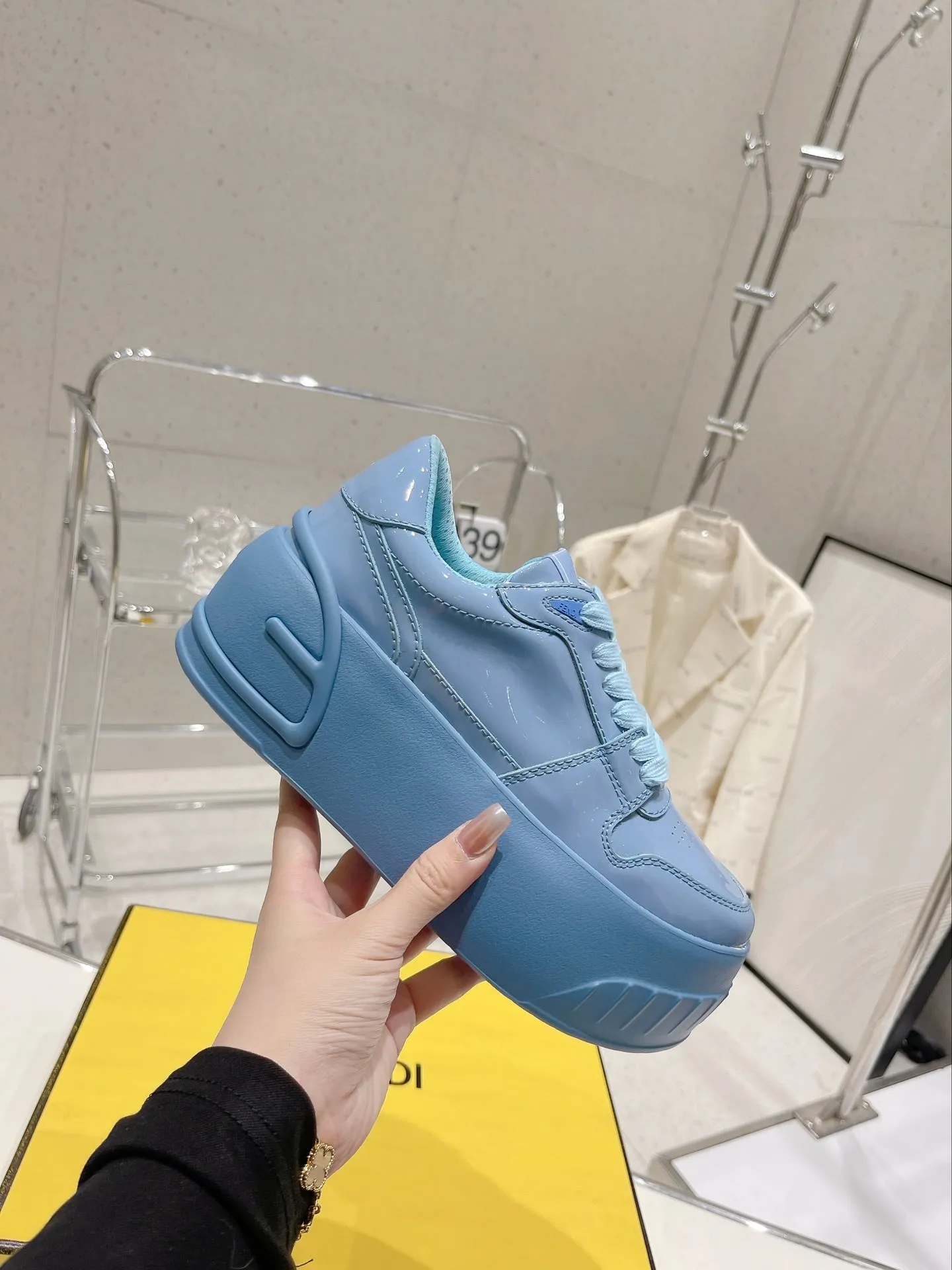 FENDI IN BLUE Trackable LOW-TOP CERULEAN TRAINER CALFSKIN Shipping guarantee FENDI