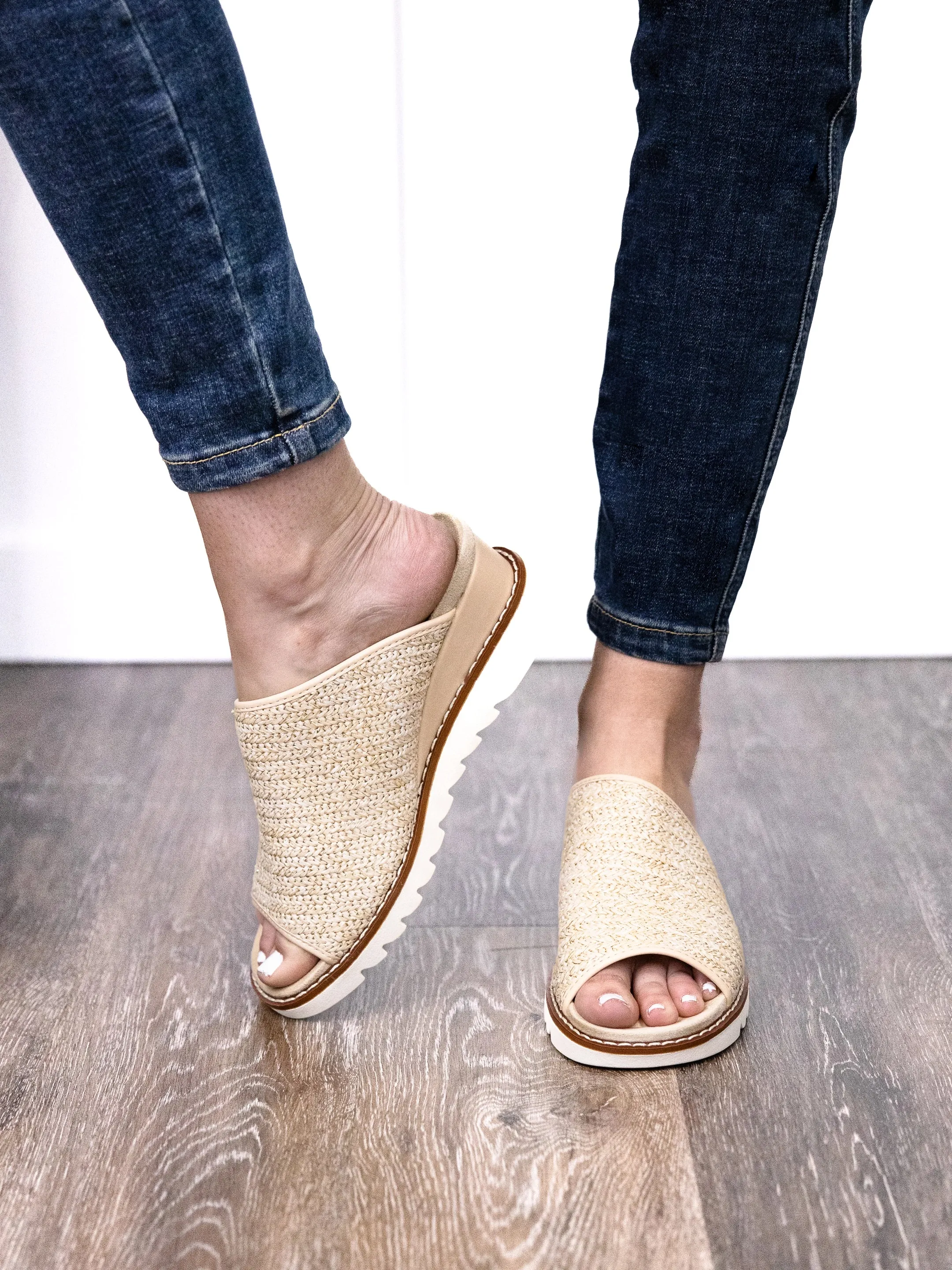 Pierre Dumas Expand Women's Raffia Woven Slide On Sandal