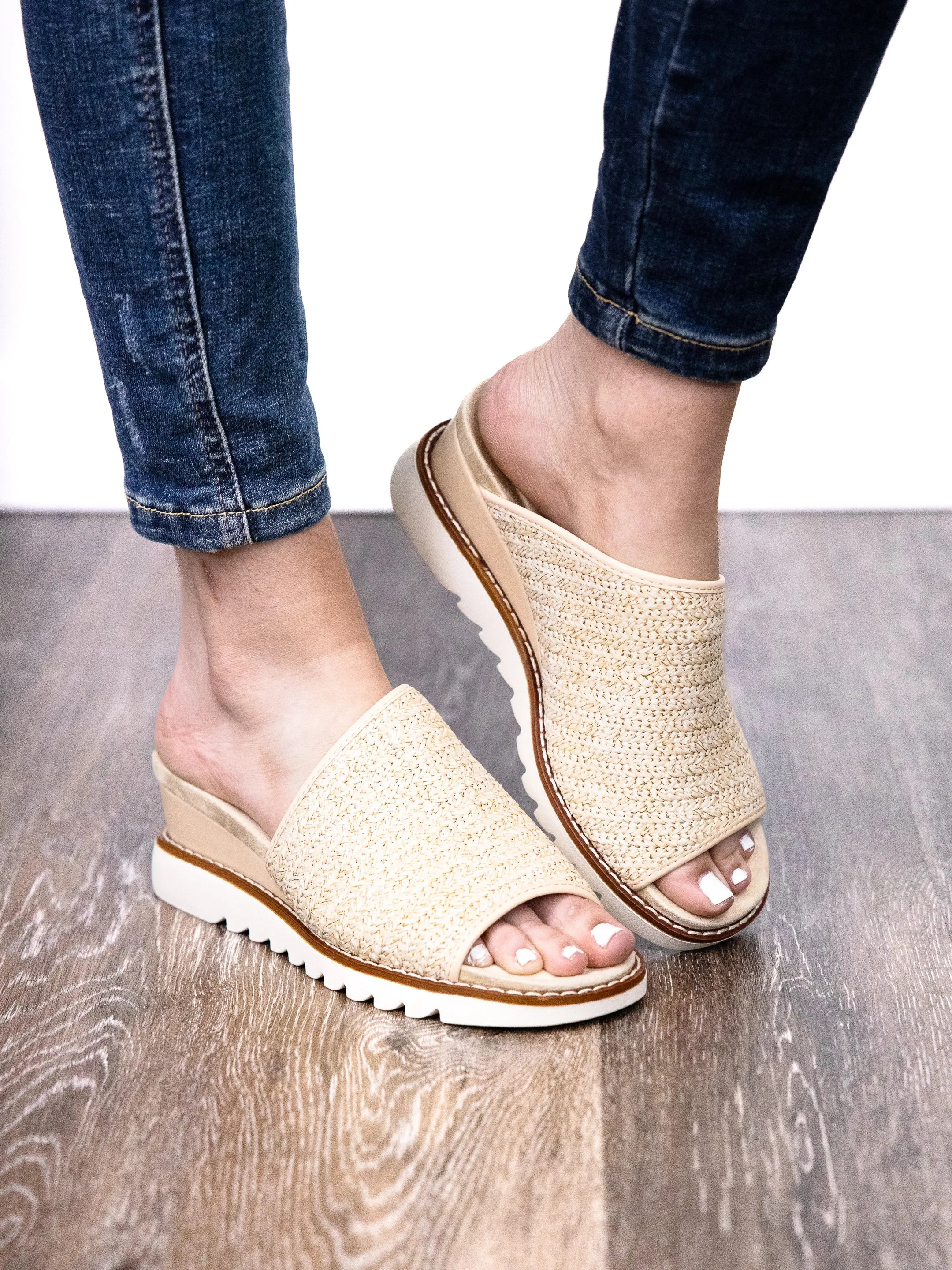 Pierre Dumas Expand Women's Raffia Woven Slide On Sandal