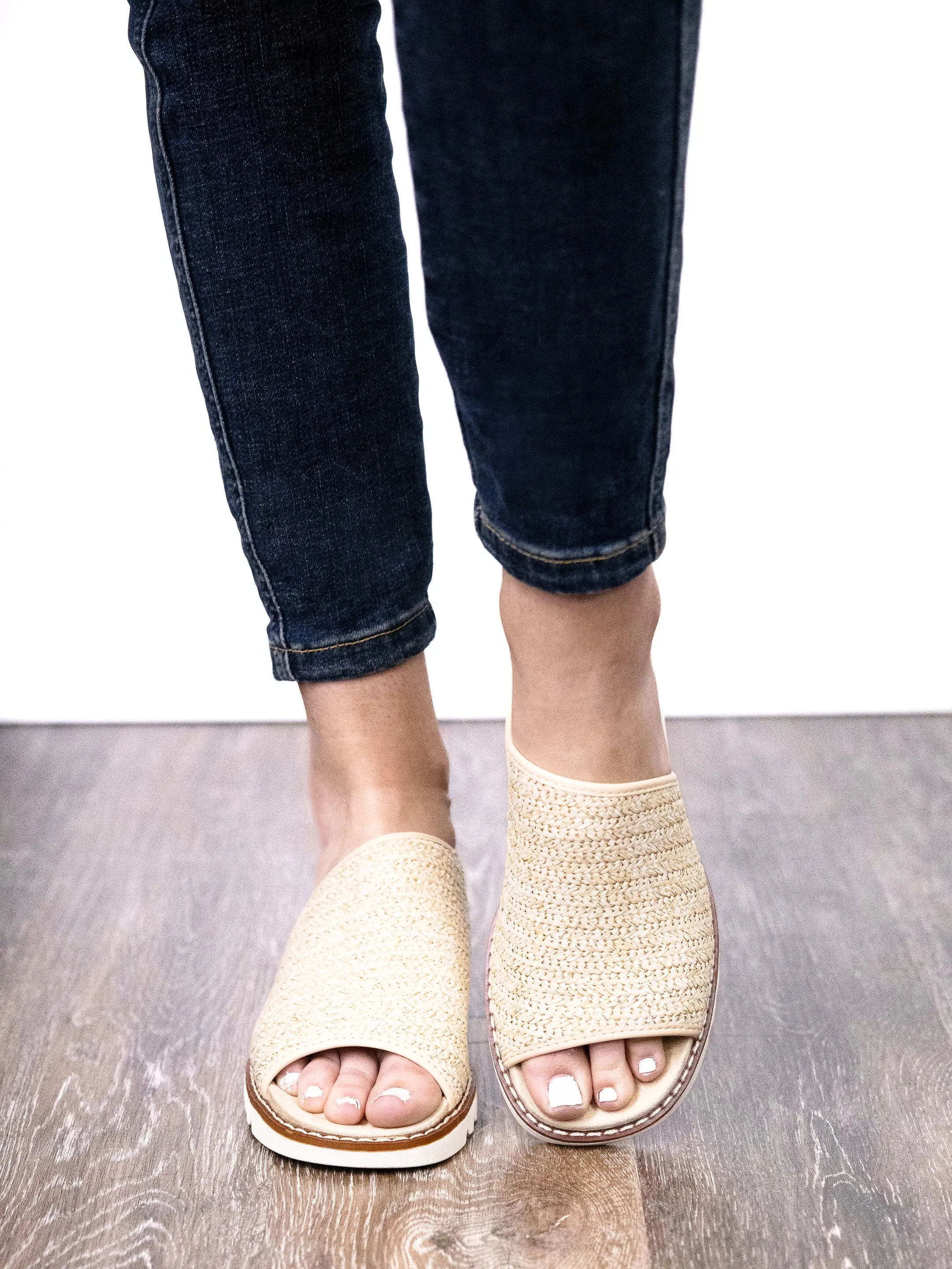 Pierre Dumas Expand Women's Raffia Woven Slide On Sandal