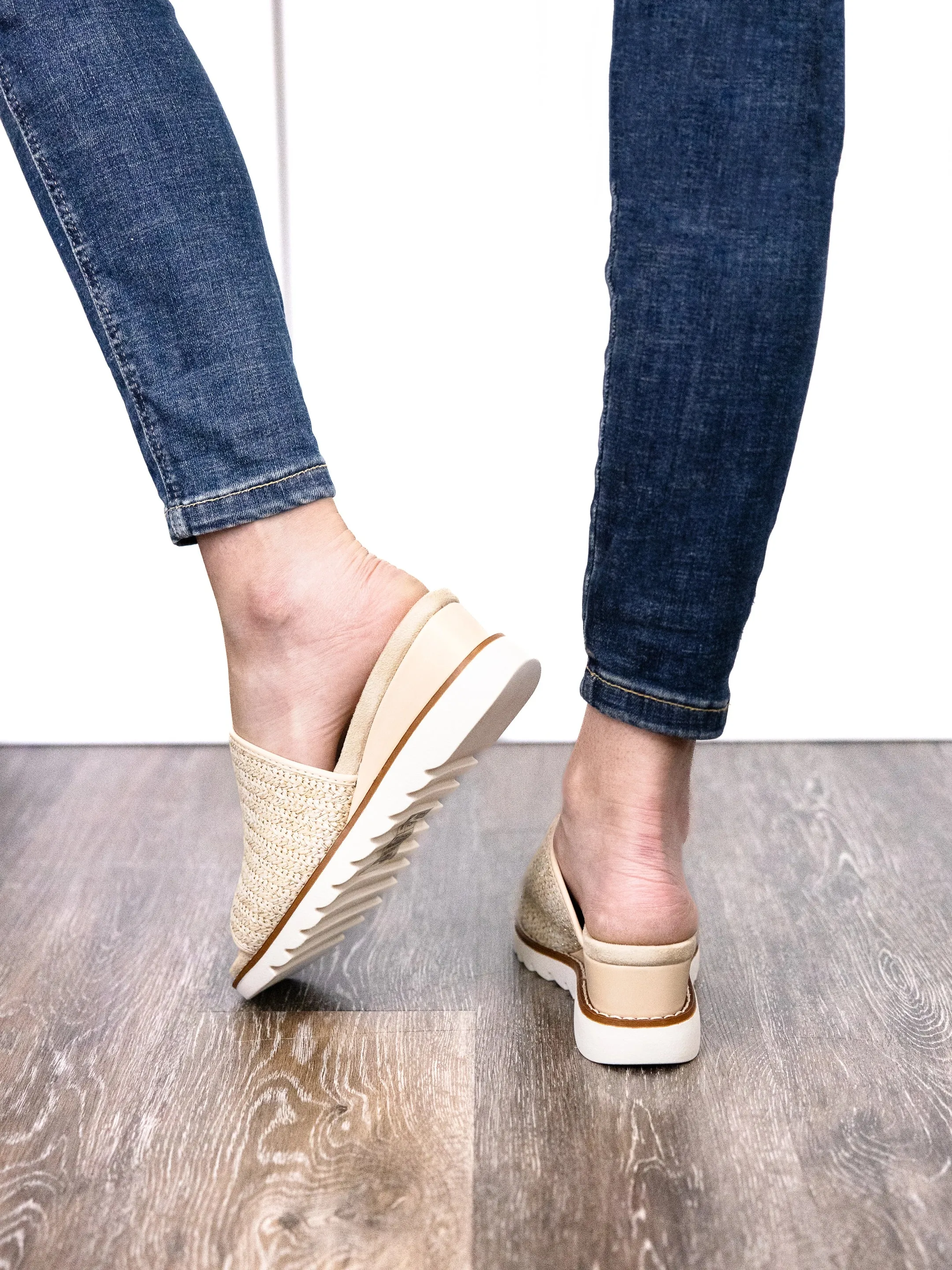 Pierre Dumas Expand Women's Raffia Woven Slide On Sandal