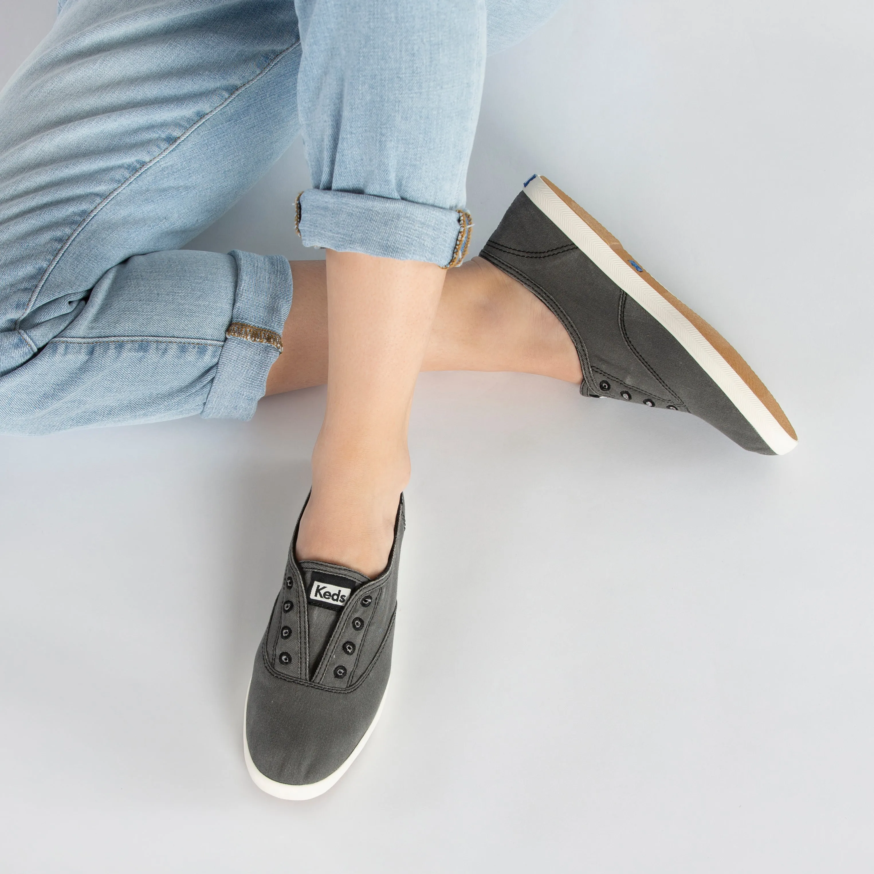 Women's Chillax Twill Washable Canvas Charcoal